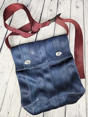 U.S.E.D. | adjustable crossbody messenger style flap seatbelt purse